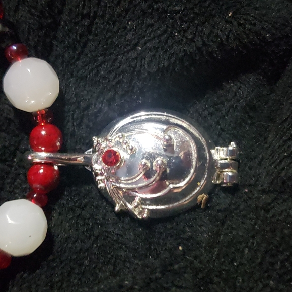 Semi precious stone and vintage glass necklace and bracelet set - Picture 2 of 4